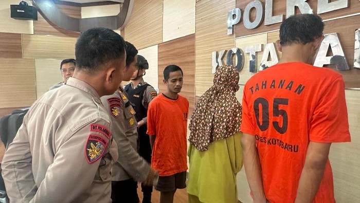 Tiga pengedar narkoba berinisial HJ, AA, dan HE ditangkap polisi di Kabupaten Kotabaru, Kalimantan Selatan (Kalsel).