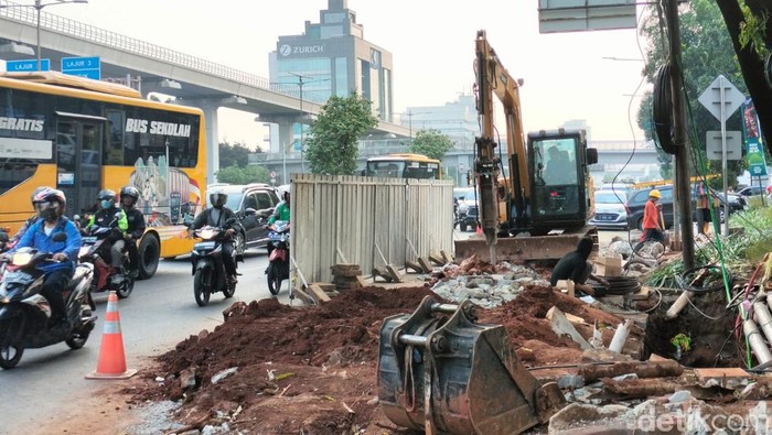 Tiga Titik Galian Revitalisasi Trotoar: Waspadai Kemacetan di Jalan MT Haryono