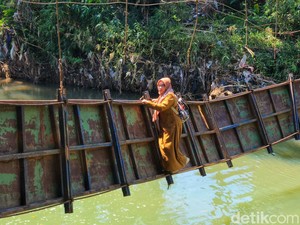 Jabar Hari Ini: Jembatan Miring Bikin Was-was di Sukabumi