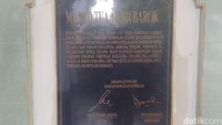 Dari sejarahnya, masjid ini merupakan peninggalan dari Syekh Arkanuddin atau Pangeran Adipati Awangga yang memiliki gelar Pangeran Kuningan yang berasal dari Cirebon. Di masjid itu terdapat sebuah prasasti yang menulis bahwa bangunan masjid ini pertama kali dibangun pada tahun 1527.