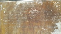 detikTravel pun penasaran dengan keberadaan makam sang pangeran yang berada di tengah perkantoran, alhasil dengan bermodalkan cerita dari Budi dan bertanya kepada petugas penjaga. Makam Pangeran Kuningan pun berhasil detikTravel temui, bertempat dekat lobi gedung dan dekat dengan sebuah mini market.