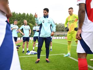 Cara Nyeleneh Arteta Mengetes Pemain Arsenal: Sewa Copet