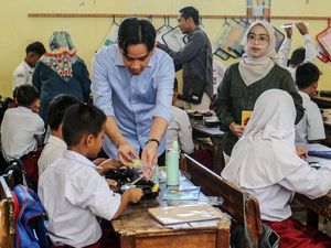 Momen Gibran Cek Uji Coba Makan Bergizi Gratis di SD Bogor