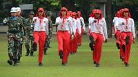 Selama proses ini, calon paskibraka akan dilatih 12 gerakan dasar peraturan baris berbaris (PBB). Dari sikap sempurna, istirahat di tempat, lencang depan, lencang kanan, hadap kiri, hadap kanan, balik kanan, hadap serong kanan, hadap serong kiri, berhitung, hormat, dan jalan di tempat. Foto: Humas BPIP RI