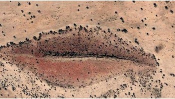 Area luas dengan potret mirip bibir manusia ini ditemukan di Gharb, Darfur, Sudan. Uniknya, ada kepercayaan jika orang melewati daerah ini makan akan tertelan oleh bibir raksasa tersebut. Hih. Foto: Google Earth  