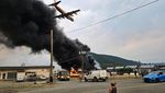 Penampakan Kebakaran Hutan Merembet Dekati Depo Bus di Kanada