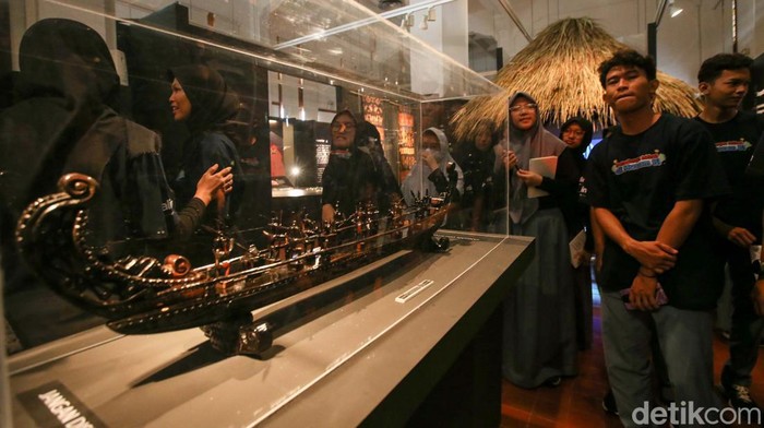 Sejumlah teman tuli mengunjungi Museum Bank Indonesia. Kegiatan ini mereka lakukan dalam rangka memperingati hari anak nasional.