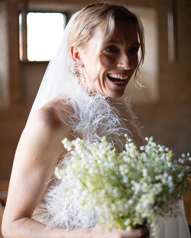 Beruntung Pernille dan Jeppe tidak membiarkan komentar-komentar jahat menggangu hari bahagia mereka. Itu sepadan. Itu sesuai dengan apa yang aku impikan dan Jeppe berpikir itu adalah hal terindah yang pernah dilihatnya. Kami sakit karena terlalu banyak tersenyum dan menangis bahagia, katanya dilansir British Vogue. Foto: Instagram Pernille Rosenkilde