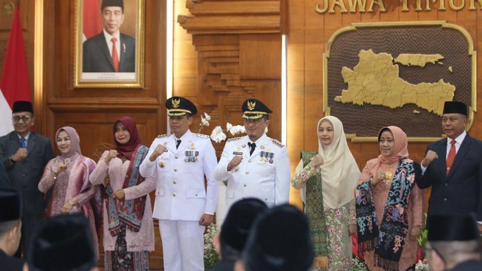 Pj Gubernur Jatim melantik Pj Bupati Jombang dan Pj Bupati Bondowoso