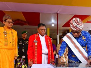 Pj Gubernur Sulsel Salurkan Bantuan Rp 6,5 M Bangun Jalan Rantepao-Saddang