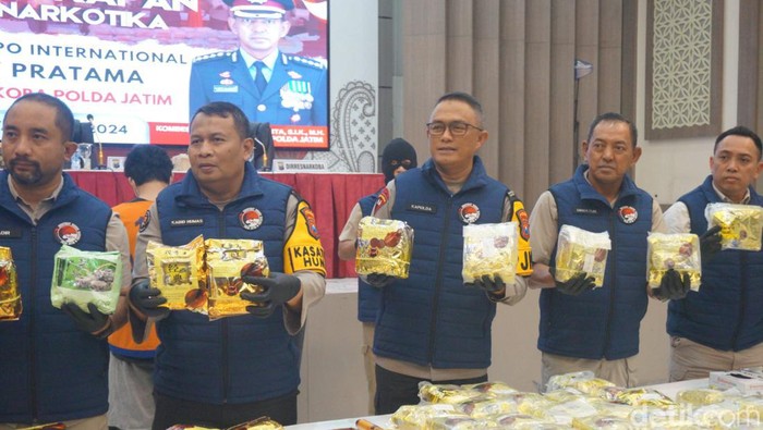 Polisi Jatim Tumbangkan Jaringan Narkotika Fredy Pratama, Dua Tersangka Diamankan