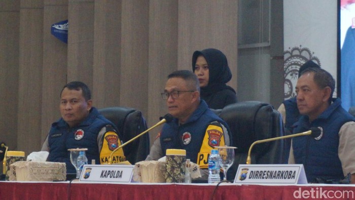 Polda Jatim membongkar jaringan narkoba gembong Fredy Pratama Polda Jatim membongkar jaringan narkoba gembong Fredy Pratama