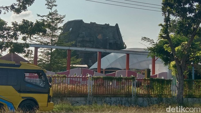 Potret wisata tebing air terjun buatan di Kabupaten Indramayu yang kini terbengkalai