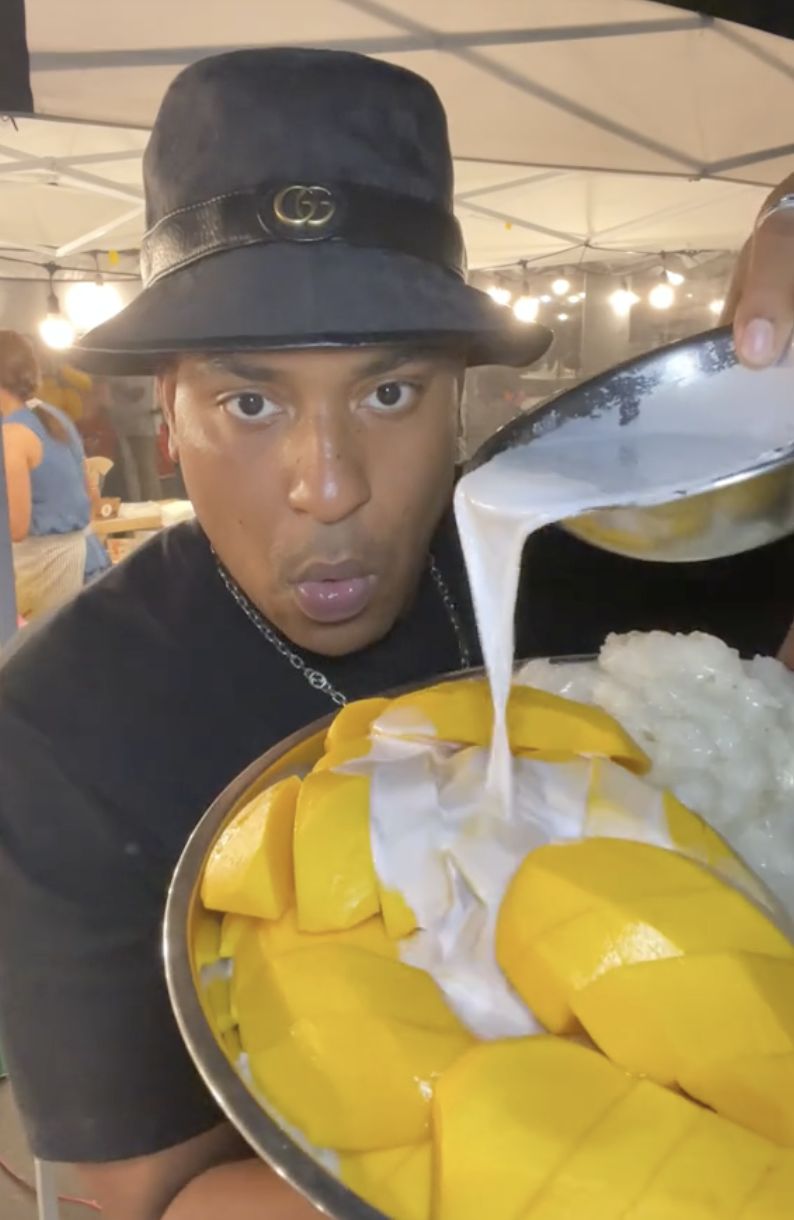 Pria Ini hobi Borong Menu Termahal di Penjual Kaki Lima, Ini Hasilnya