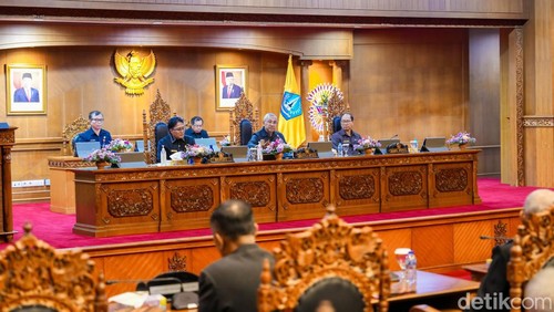 Rapat di Ruang Sidang Utama Kertha Gosana, DPRD Badung, Selasa (23/7/2024). (Agus Eka Purna Negara/detikBali)