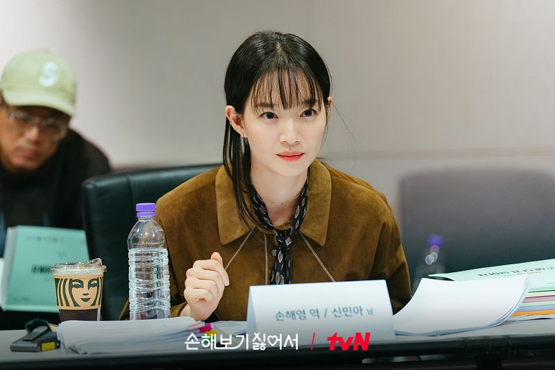 Shin Min Ah saat proses reading script perdana drama Korea No Gain No Love.