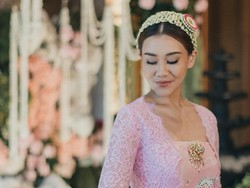 Foto: Inspirasi Beragam Model Kebaya Pink Dari Acara Siraman Aaliyah Massaid