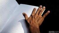 Tak hanya buku bacaan anak, lanjut Wahyu, pihak Sentra Terpadu Pangudi Luhur juga menyediakan buku bacaan berhuruf braille.  