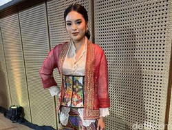 Foto: Cicit Soekarno Ayu Berkebaya Penuh Warna Sambut Hari Kebaya Nasional