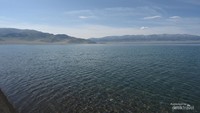 Luasnya danau Sayram yang airnya sangat jernih.