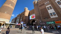 Grand Bazzar Urumqi, bisa berbalanja oleh-oleh dan menikmati tarian khas Xinjiang,