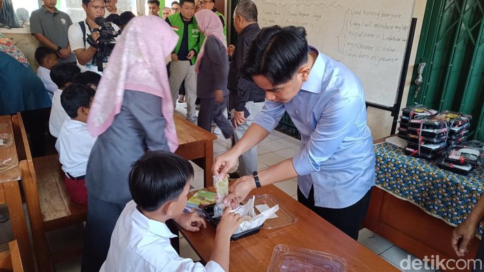 Uji coba makan bergizi gratis (Rizky Adha Mahendra/detikcom)
