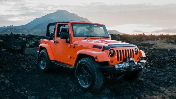 Wisata Naik Mobil Jeep di Bali