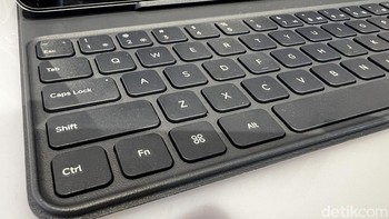 Redmi Pad Pro yang dipasarkan di Indonesia menggunakan HyperOS berbasis Android 14 dan terbatas dengan konektivitas WiFi. Foto: detikINET/Anggoro Suryo Jati