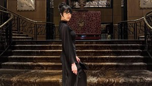 Anya Geraldine mengenakan gaun hitam. Foto: Instagram Anya Geraldine