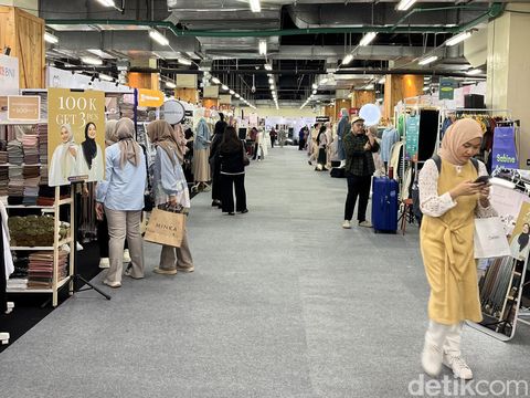 Bazar hijab dan busana muslim GlamLocal yang kali ini digelar di West Mall Grand Indonesia, Exhibition Hall Lantai 5. Acara ini diadakan sejak 24 Juli hingga 28 Juli 2024. Mulai pukul 10.00 hingga 22.00 WIB.