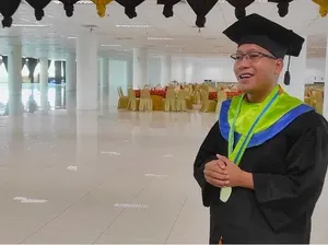 Biksu Asal Kamboja Tamatkan Kuliah S2 di Unesa, Akui Ingin Sampai S3