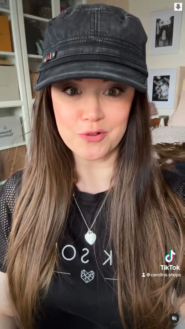 Saat mengungkap usianya dalam konten, banyak orang yang terkejut. Tak sedikit yang merasa jika wanita asal Inggris tersebut masih berusia 20 tahunan.  Foto: Instagram Caroline Butler