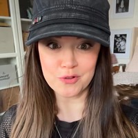 Saat mengungkap usianya dalam konten, banyak orang yang terkejut. Tak sedikit yang merasa jika wanita asal Inggris tersebut masih berusia 20 tahunan.  Foto: Instagram Caroline Butler