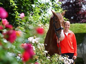 Juara Olimpiade Inggris Charlotte Dujardin Ketahuan Menyiksa Kuda