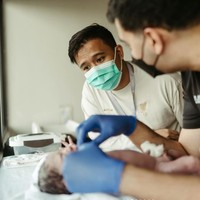 Unggahan Joshua Suherman itu pun langsung dibanjiri ucapan selamat. Kini dirinya sudah resmi menjadi seorang ayah. Foto: Instagram/@jojosuherman