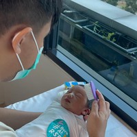 Jojo juga memilih untuk langsung mempublikasikan wajah dan nama sang putra. Bahkan ia sudah membuatkan akun Instagram pribaadi untuk sang anak, Elio B. Suherman. Foto: Instagram/@jojosuherman