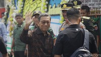Wakil Presiden RI ke-11 Boediono juga terlihat hadir di rumah duka Hamzah Haz. Jenazah Hamzah Haz dibawa untuk disalatkan di masjid yang dibangun Hamzah Haz di Jalan Nenas, Bogor, Jawa Barat.