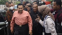 Mantan Kepala Badan Intelijen Negara (BIN), AM Hendropriyono pun hadir ke rumah duka.