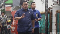 Wakil Ketua DPR RI Rachmat Gobel juga tiba di rumah duka. Hamzah Haz mengawali karier sebagai guru pada 1960. Dia kemudian menjadi wartawan surat kabar Bebas di Pontianak hingga menjadi Pimpinan Umum Harian Berita Pawau di Kalimantan Barat.
