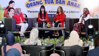 Psikolog Klinis dan Forensik Anak, Kasandra Putranto didampingi Ketua Dewan Pengurus Komisi Nasional (Komnas) Perlindungan Anak Bidang Sosialisasi, Edukasi dan Promosi Hak Anak, Lia Lathifah, Influencer dan Pegiat Advokasi Isu Kesehatan Mental, Chikita Meidy berbagi soal kesehatan mental ibu dan anak.
