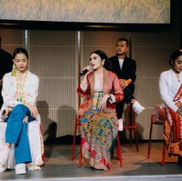 Syandria Kameron menghadiri peluncuran film ‘Kebaya Kala Kini’ di Galeri Indonesia Kaya, Selasa (23/7/2024). Ia termasuk salah satu seniman yang muncul di film pendek garapan sutradara Bramski itu. (Foto: Dok. Indonesia Kaya)