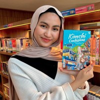 Xaviera Putri juga pernah meluncurkan sebuah buku berjudul Kimchi Confessions’ pada 2023 lalu. Foto: Dok. Instagram xavieraaputri