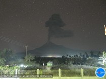 Gunung Kembar di NTT Meletus Malam Ini, Warga Diimbau Menjauh