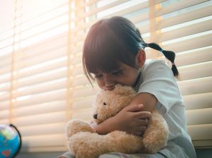 3 Dampak Ketidakhadiran Peran Ayah bagi Anak, Tidak Percaya Diri-Depresi