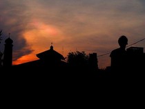 Kenapa Anak Tak Boleh Keluar saat Maghrib? Ini Penjelasan Islam dan Sains