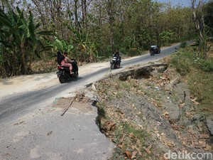 Jalur Alternatif Pati-Grobogan Berbulan-bulan Rusak, Warga Waswas Saat Melintas
