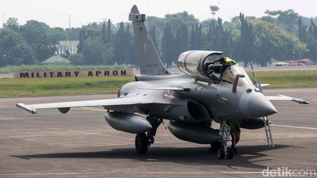 Indonesia telah menekan kontrak pembelian 42 unit jet tempur Dassault Rafale dari Prancis. Jet ini turit hadir dalam misi Pagase 2024 di Halim Perdanakusuma, Jakarta.