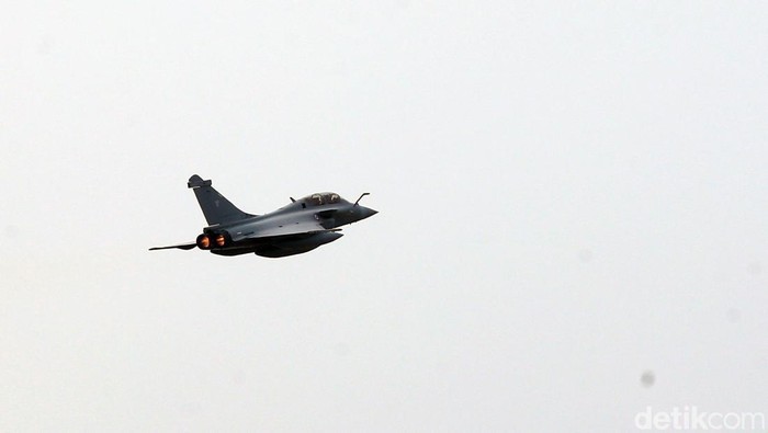Indonesia telah menekan kontrak pembelian 42 unit jet tempur Dassault Rafale dari Prancis. Jet ini turit hadir dalam misi Pagase 2024 di Halim Perdanakusuma, Jakarta.