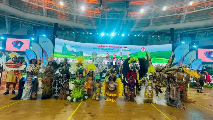 Jokowi Bangga Desainer PYCH Binaan BIN Tampilkan Fashion di Hari Anak 2024