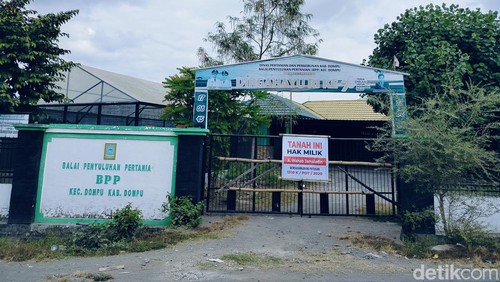 Kantor Balai Penyuluhan Pertanian Kecamatan Dompu yang disegel, Rabu (24/7/2024). (Faruk Nickyrawi)